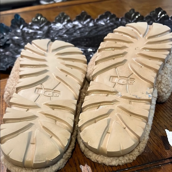 UGG Plush Tan Slides slippers size 10. SH140 - Picture 5 of 6